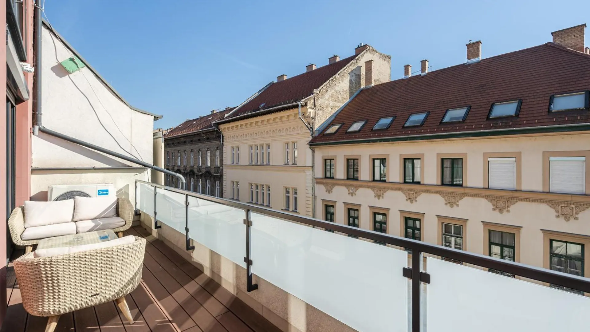 Kiraly 44 Luxury Apartment With Free Parking Boedapest Hongarije