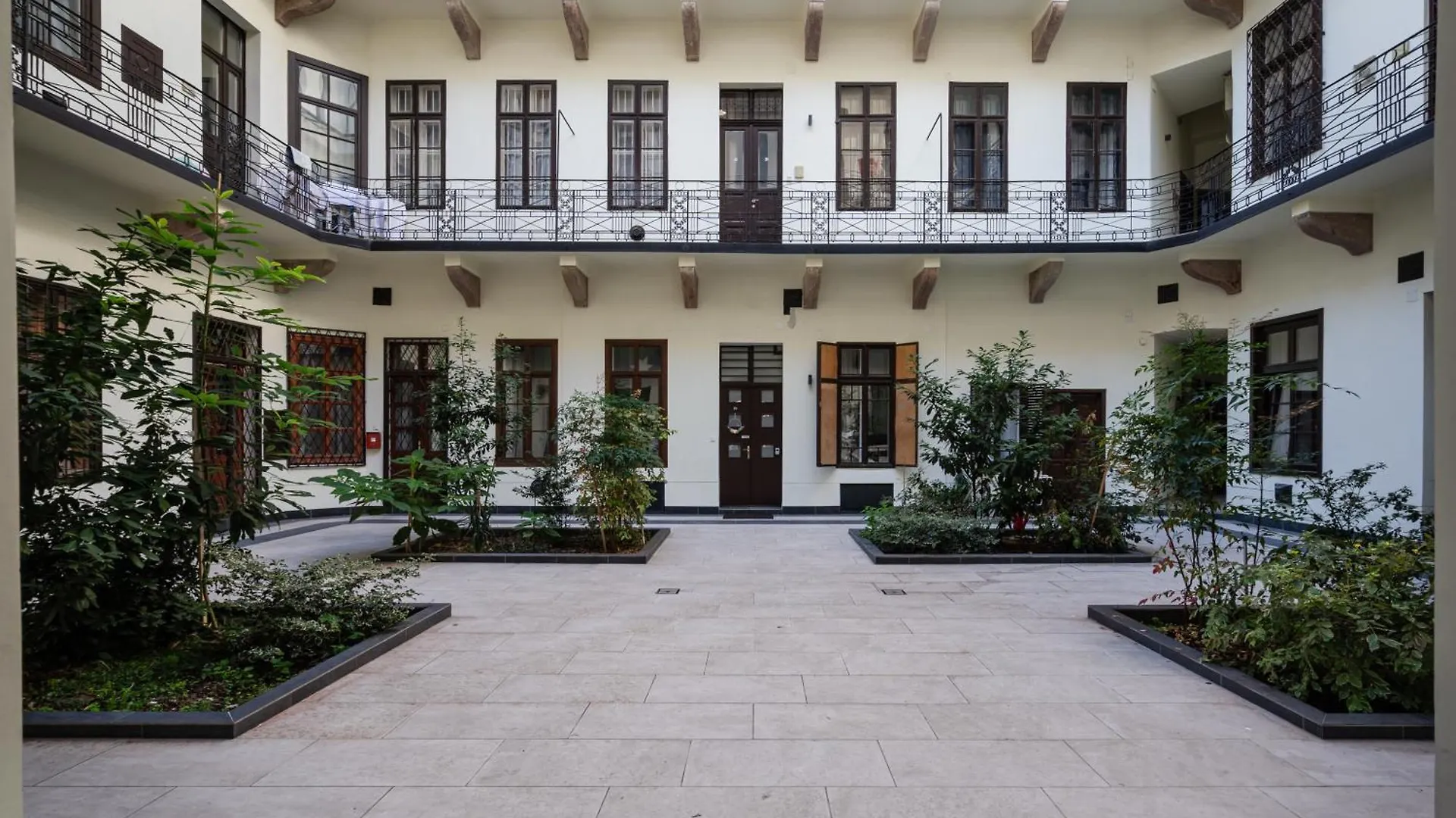 Kiraly 44 Luxury Apartment With Free Parking Boedapest Hongarije